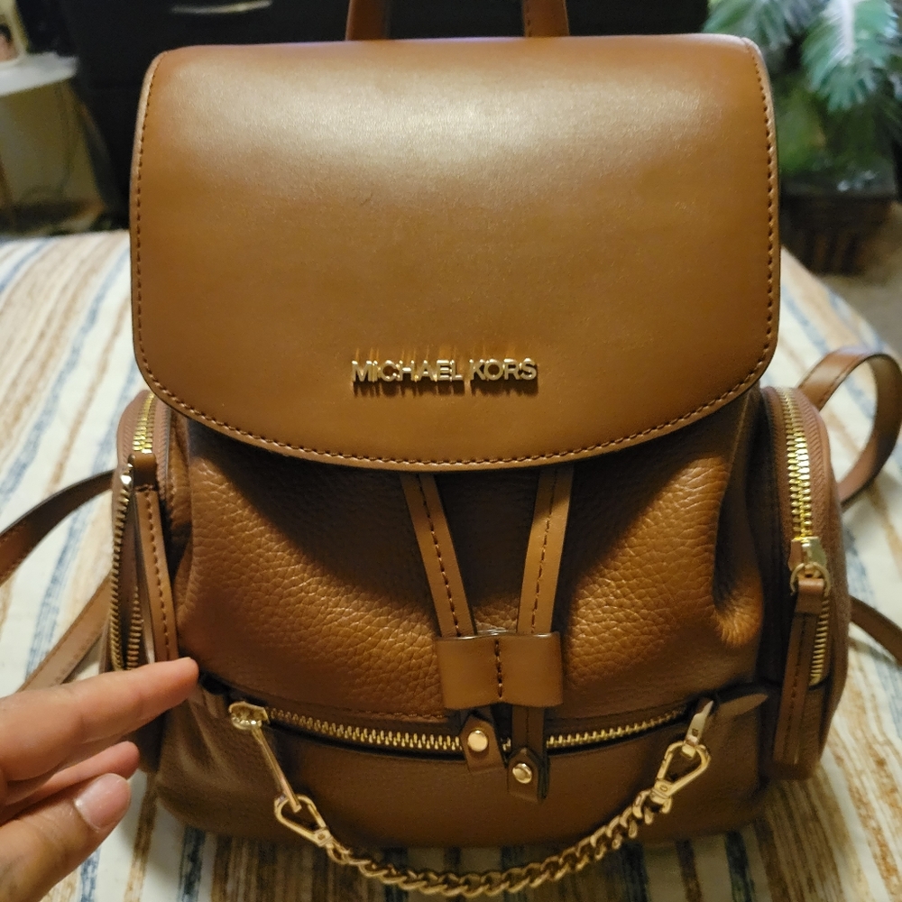 Michael kors backpack 🎒 bag (cognac)/gold